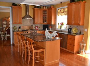 318 Ponderosa Ln, Maple Glen, PA 19002
