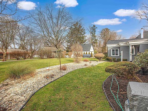4th image of 1522 Greenleaf Blvd