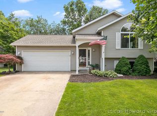 13018 Thistlewood Ln, Holland, MI 49424