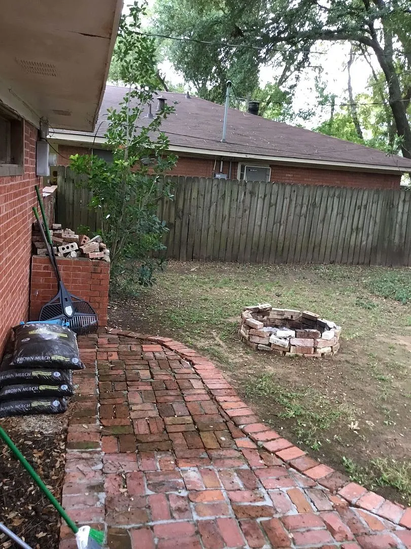 Very Nice Broadmoor Terrace Home-3 Bedroom 2 Bathroom-Large Corner Lot — Photo 2