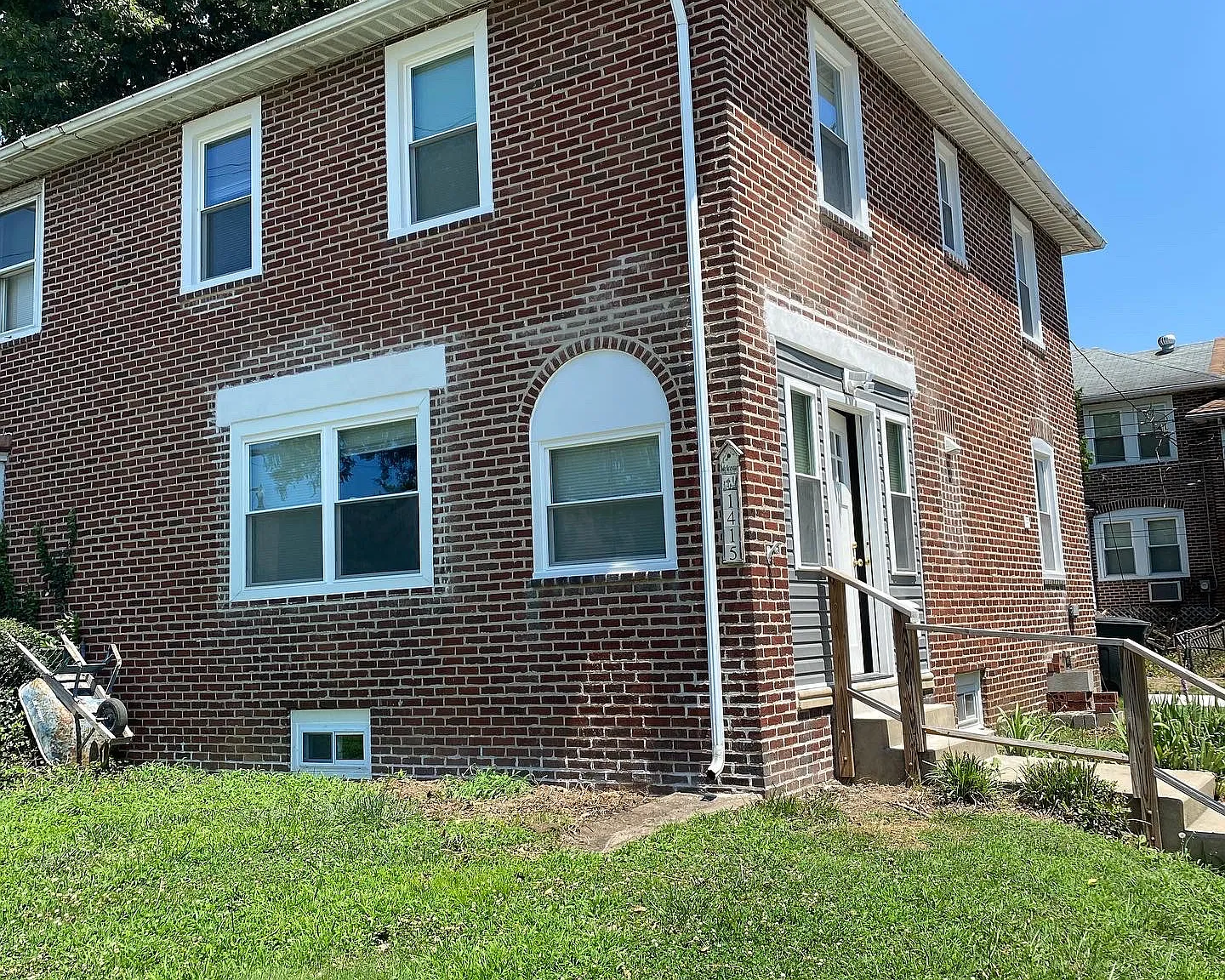 4 bed, 1600 sqft, $2,400 — Photo 1
