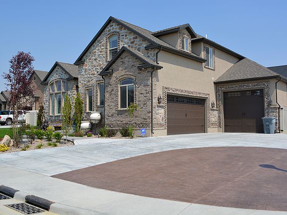 3rd image of 303 Tamarack