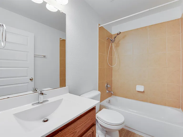 2410 Lakecrest Town Dr — Photo 22