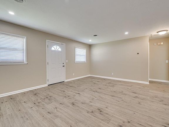 3rd image of 2085 Hillsinger Road