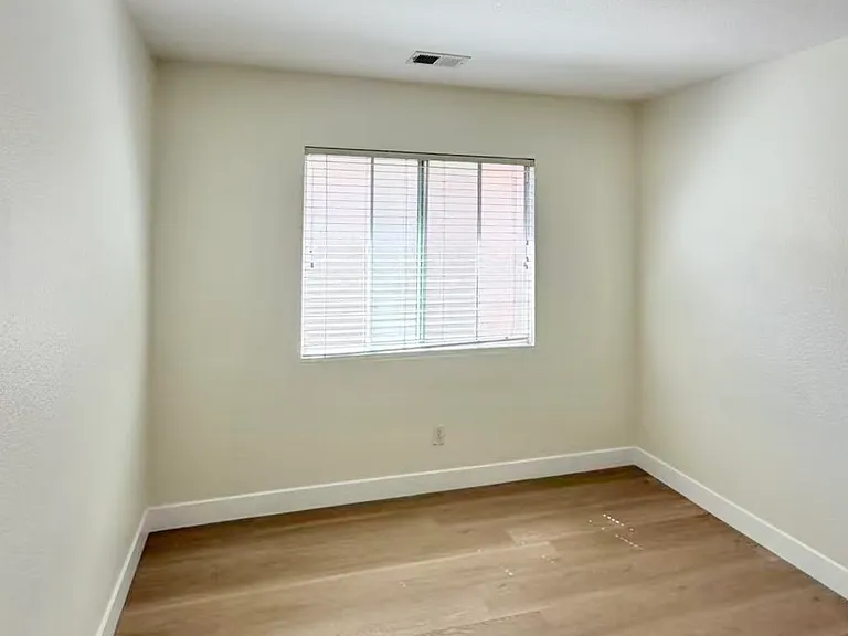 1209 Madrigal Ct — Photo 16