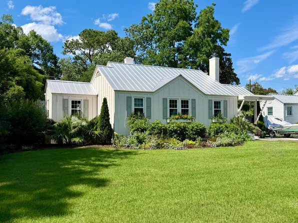 2166 Saint James Dr, Charleston, SC 29412