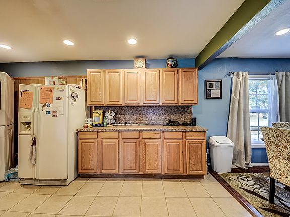 5th image of 212 S 195 East Ave