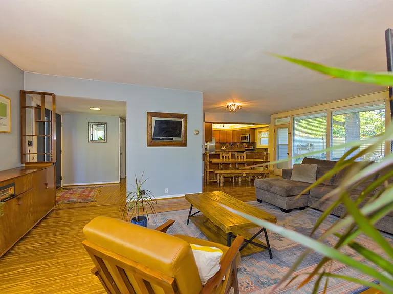 1027 W 29th Ave — Photo 22