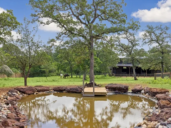 127 Marina Rd, Smithville, TX 78957