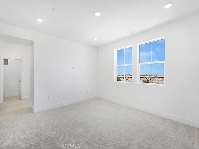 141 Dolores — Photo 19