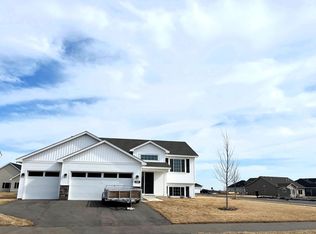 2507 Pioneer Trl, Buffalo, MN 55313