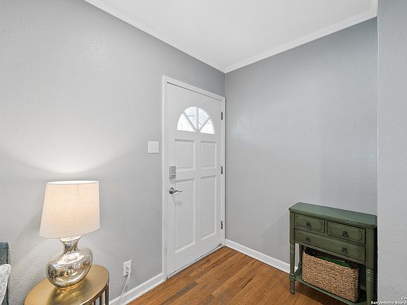 4th image of 127 W MEADOWLANE DR