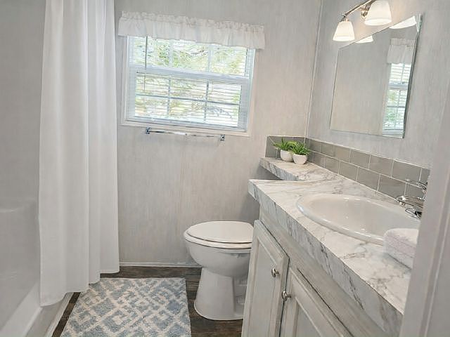 Listing photo 5