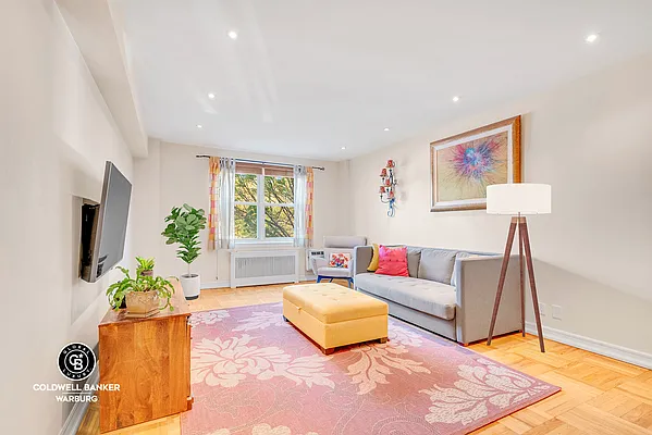 Sold by Coldwell Banker Warburg | media 1