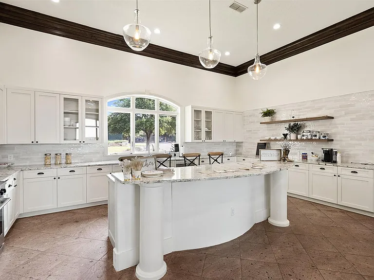 201 Costa Bella Dr — Photo 38