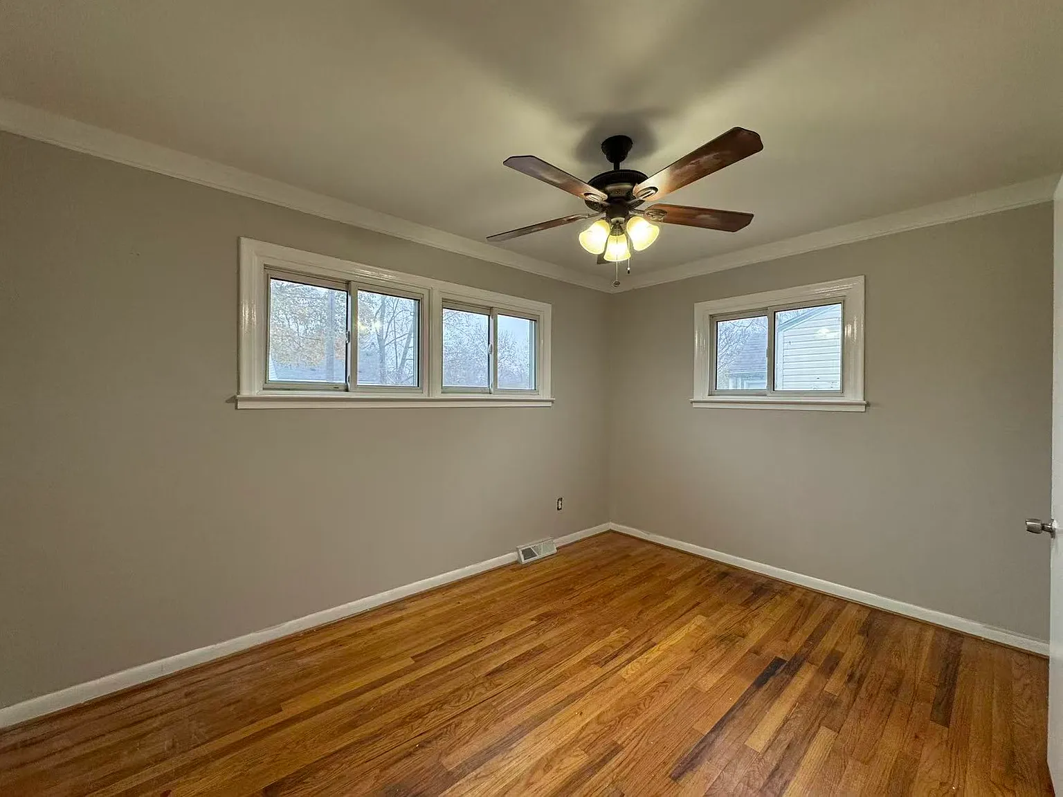 1202 E George Ave — Photo 2