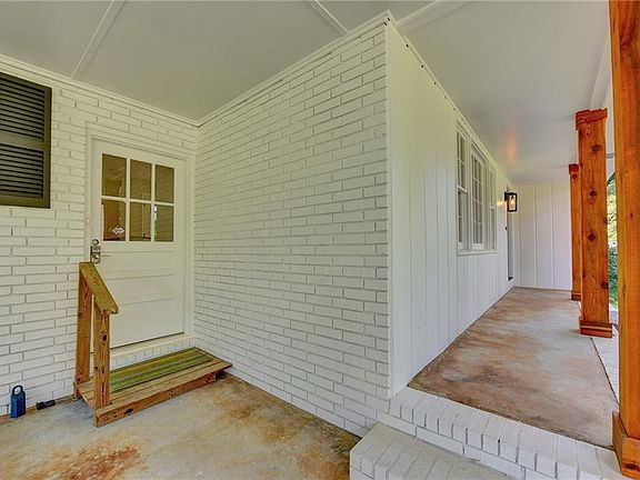 4th image of 3921 Catalina Dr