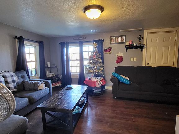 2nd image of 838 Davis St