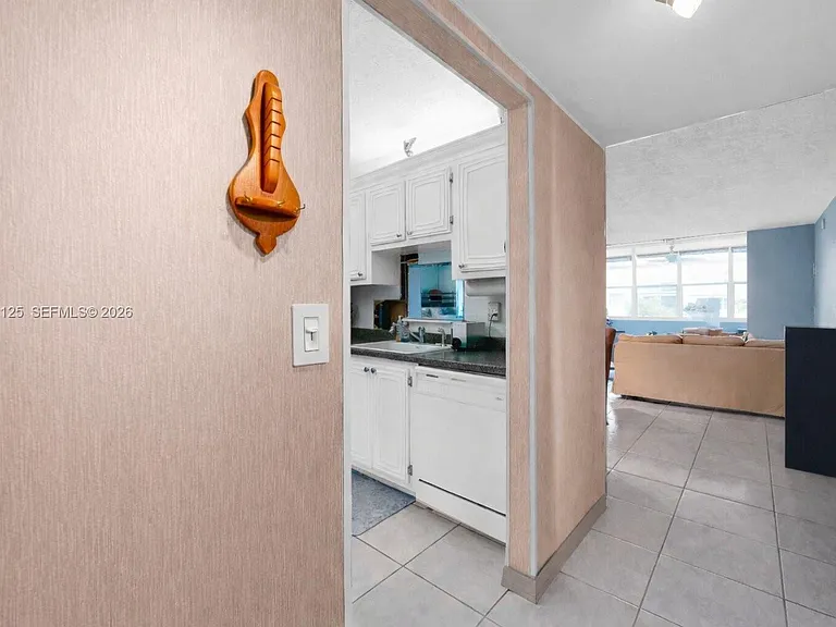 2861 Somerset Dr #301 — Photo 42