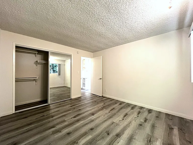 1706 Granville Ave #8 — Photo 13