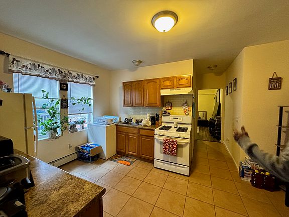 4th image of 204-206 Magnolia St #4