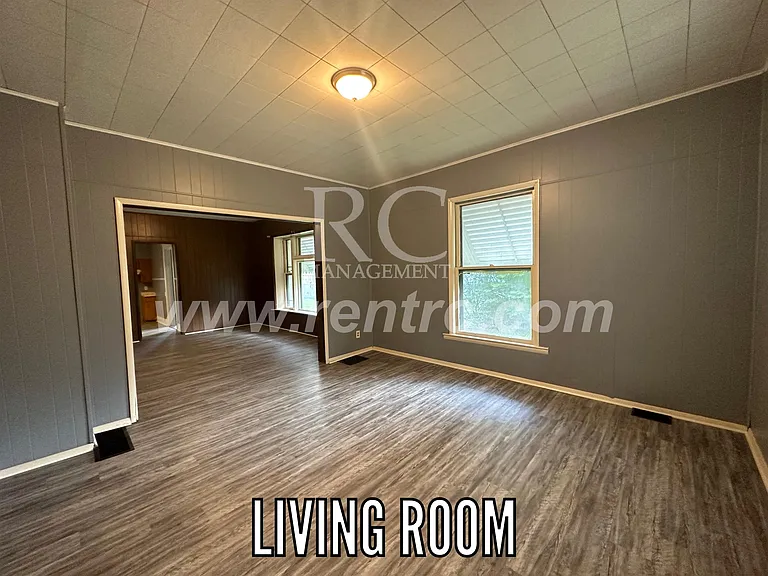1117 N Gilbert St — Photo 8