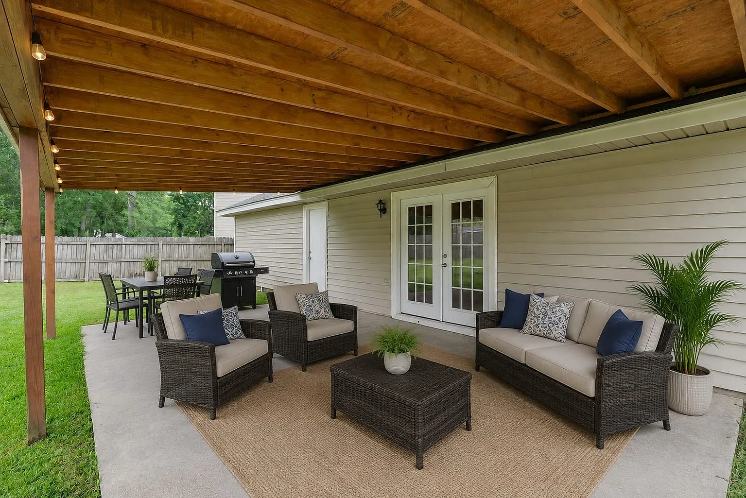 2 bed, 1.0 bath, 1168 sqft, $1,575 — Photo 2