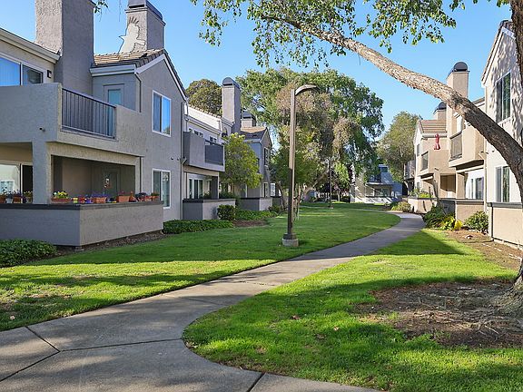 4th image of 700 Bounty Dr #5005