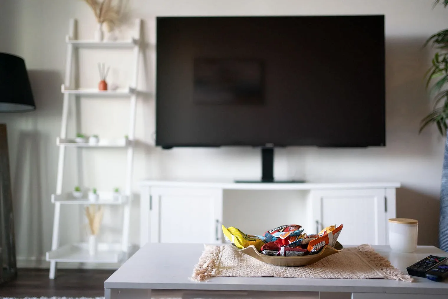 1 bed, 1.0 bath, $3,840 — Photo 2