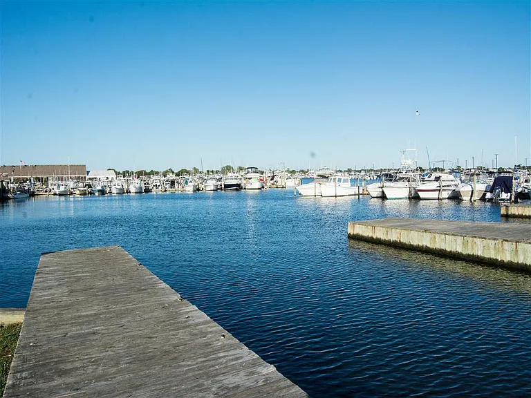 Brookwood at Bay Shore — Photo 14