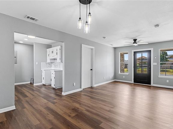 4th image of 804 W Falcon Ave