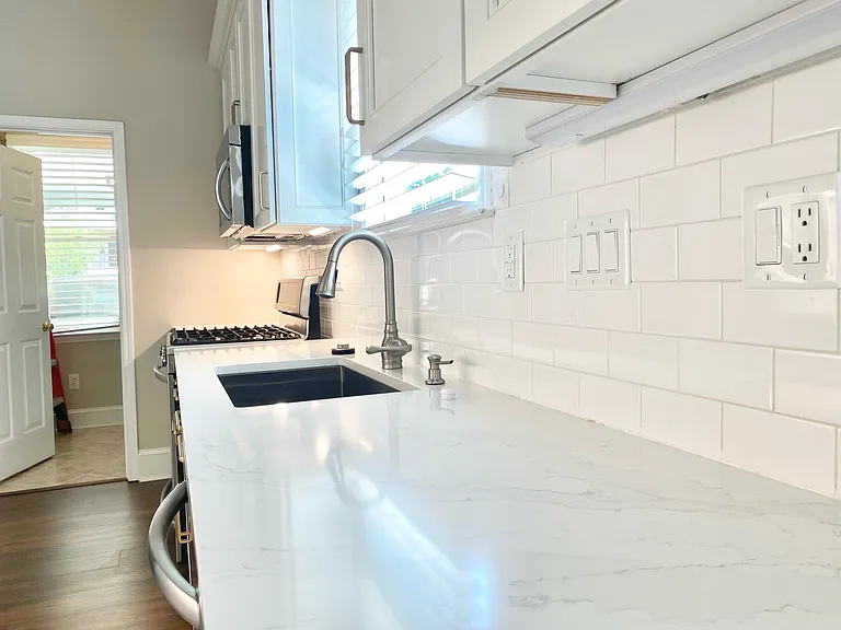 416 E Tremont Ave — Photo 8