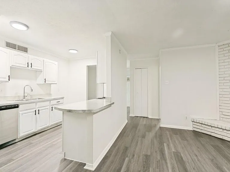 905 Hawthorne Dr — Photo 10