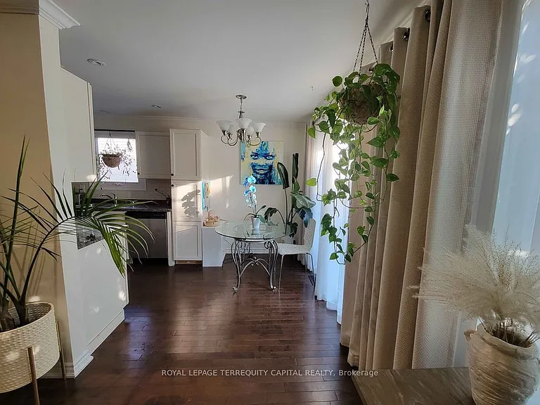 20 Mowat Cres #UPPER — Photo 5