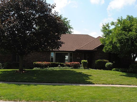2nd image of 820 Crystal Lake Dr