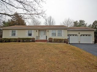6 Pine Ridge Dr, Branchburg, NJ 08876