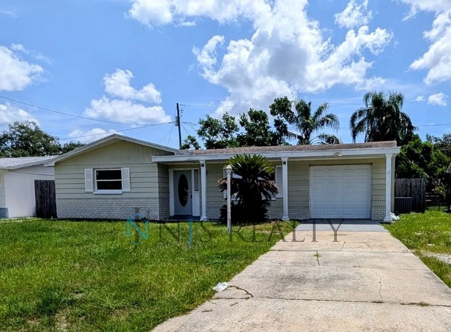 Newly Renovated 3/1/1 New Flooring, New Paint, Updated Kitchen & Bath, Fenced Yard.. A Must See!! — Photo 2