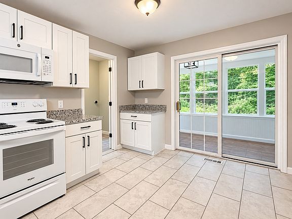 5th image of 39 Van Buren St #39