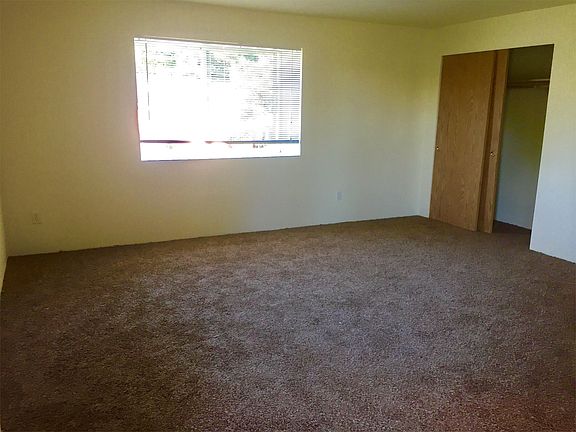 4th image of 1836 Summit Dr