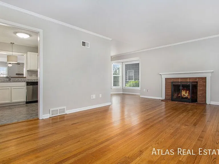 8036 Reinhardt Ln — Photo 3