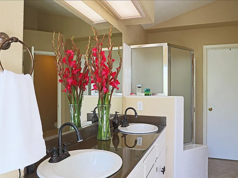 4946 Felicia Way — Photo 22