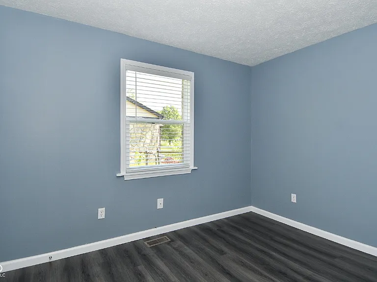 7826 Five Points Rd — Photo 15