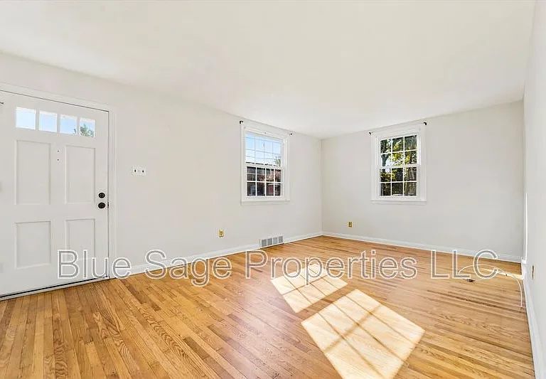 248 E Turnbull Ave — Photo 3