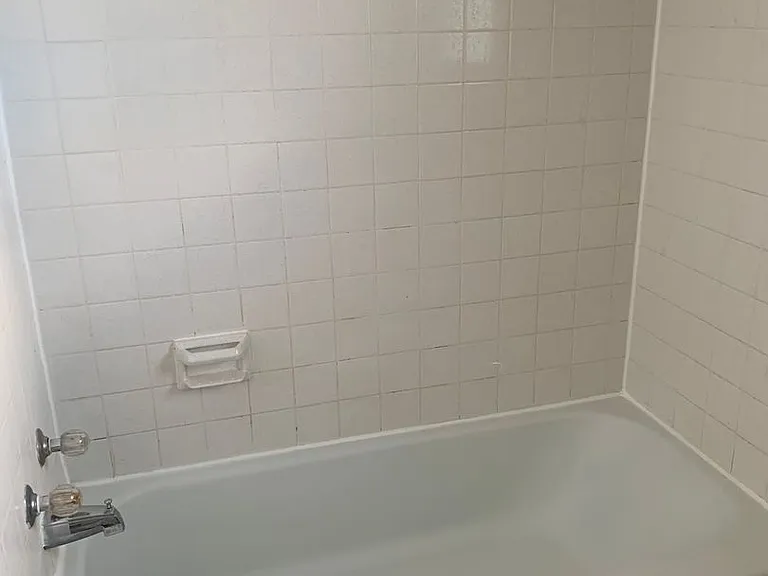 Angle-Tyler Apartments — Photo 10