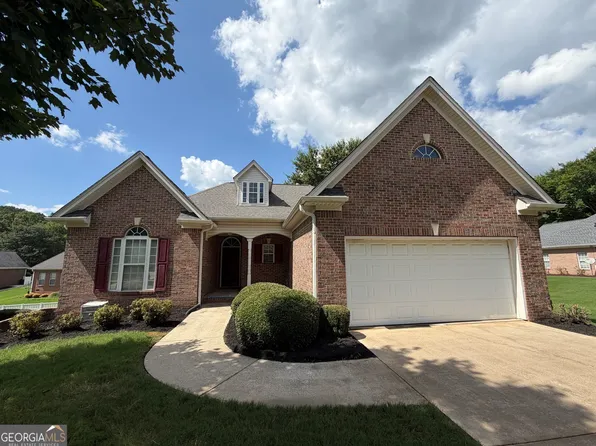 155 Biltmore Dr, Fayetteville, GA 30214