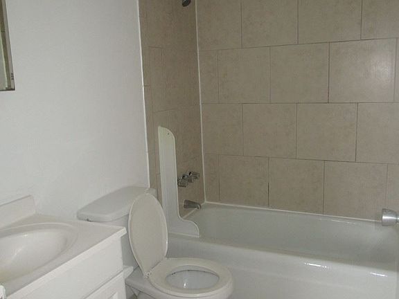 4th image of 421 Silver Beach Ave APT 13