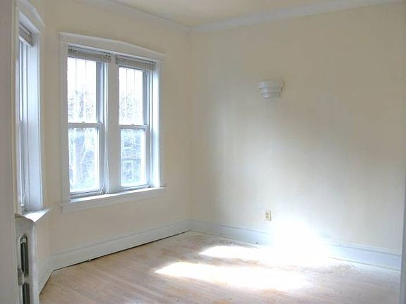 3rd image of 2420 W Leland Ave #2