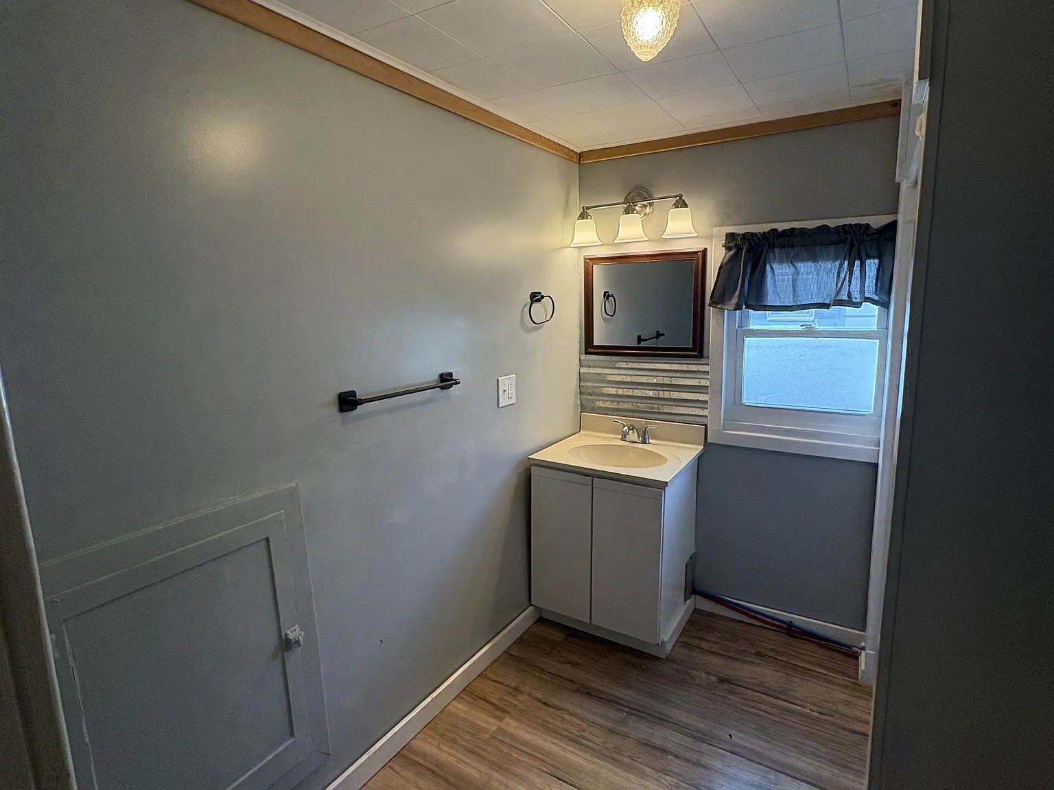 115 W State St - 201 — Photo 3