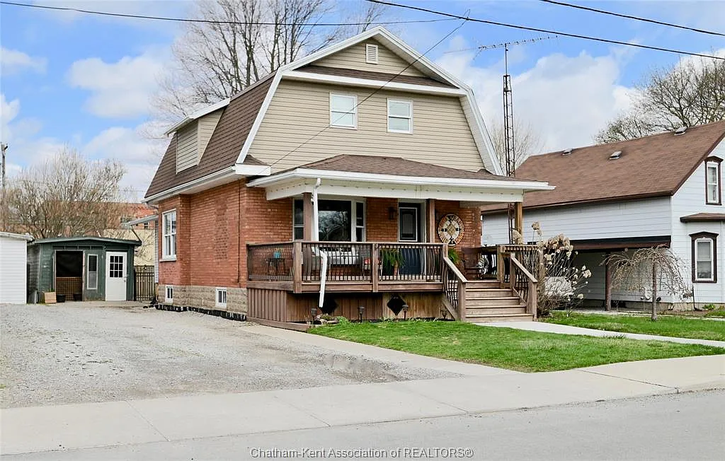 8 Ebenezer St E photo 1