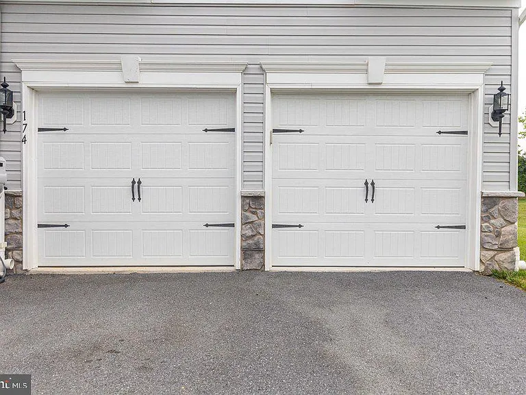 174 Paradise View Dr — Photo 2
